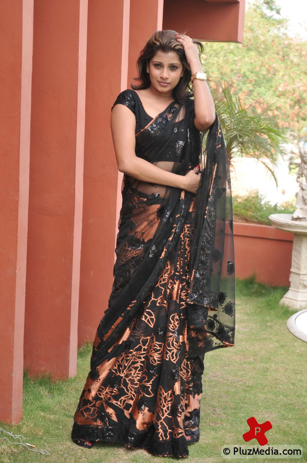 Nadeesha Hemamali Hot in Saree Pictures | Picture 73820